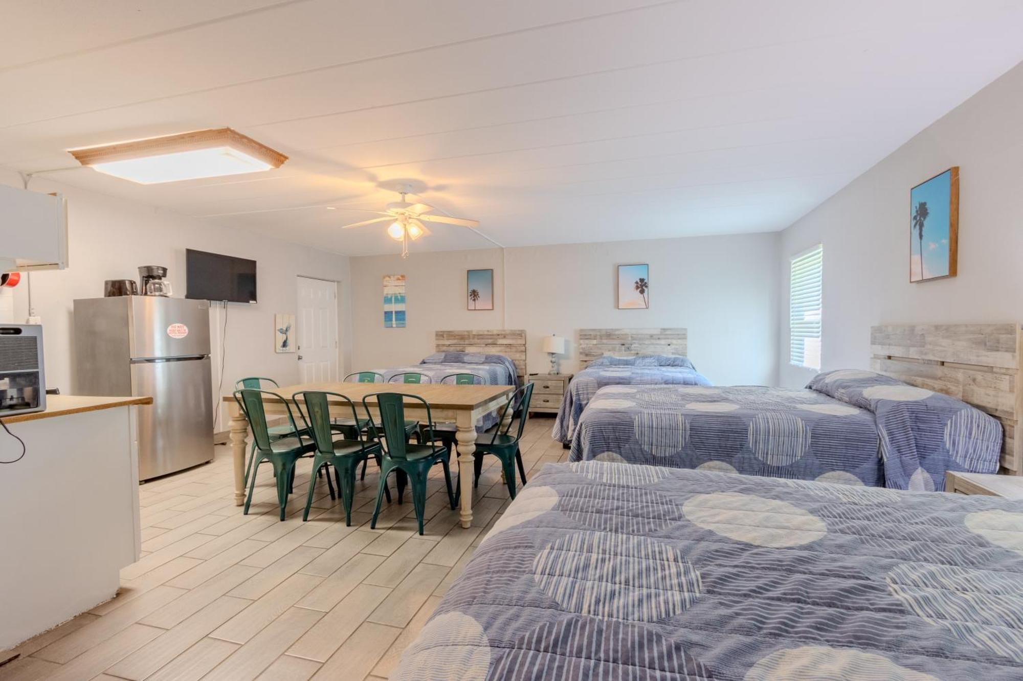Shark Reef Resort Motel & Cottages Port Aransas Exterior photo